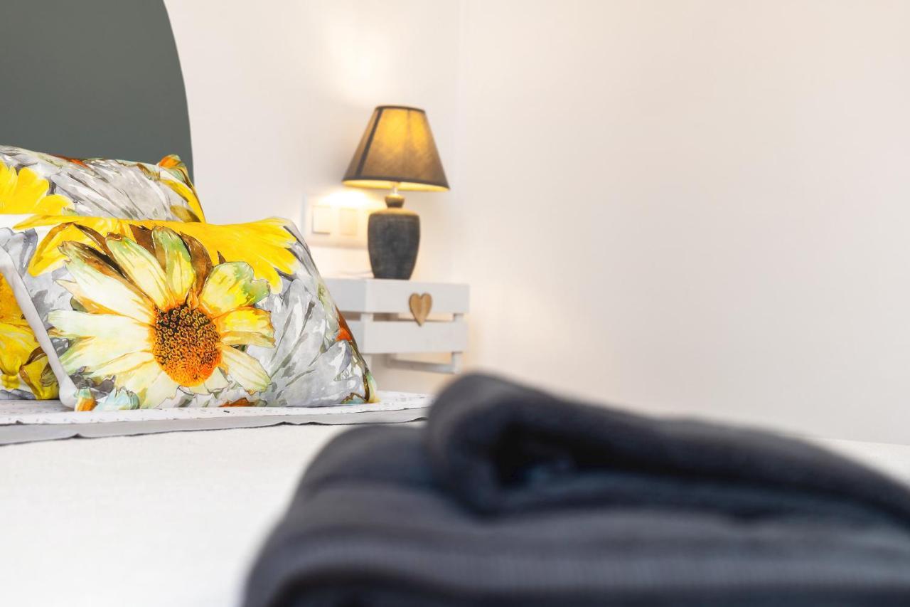 Casa Girasole Villa คอร์ราเลโฮ ภายนอก รูปภาพ